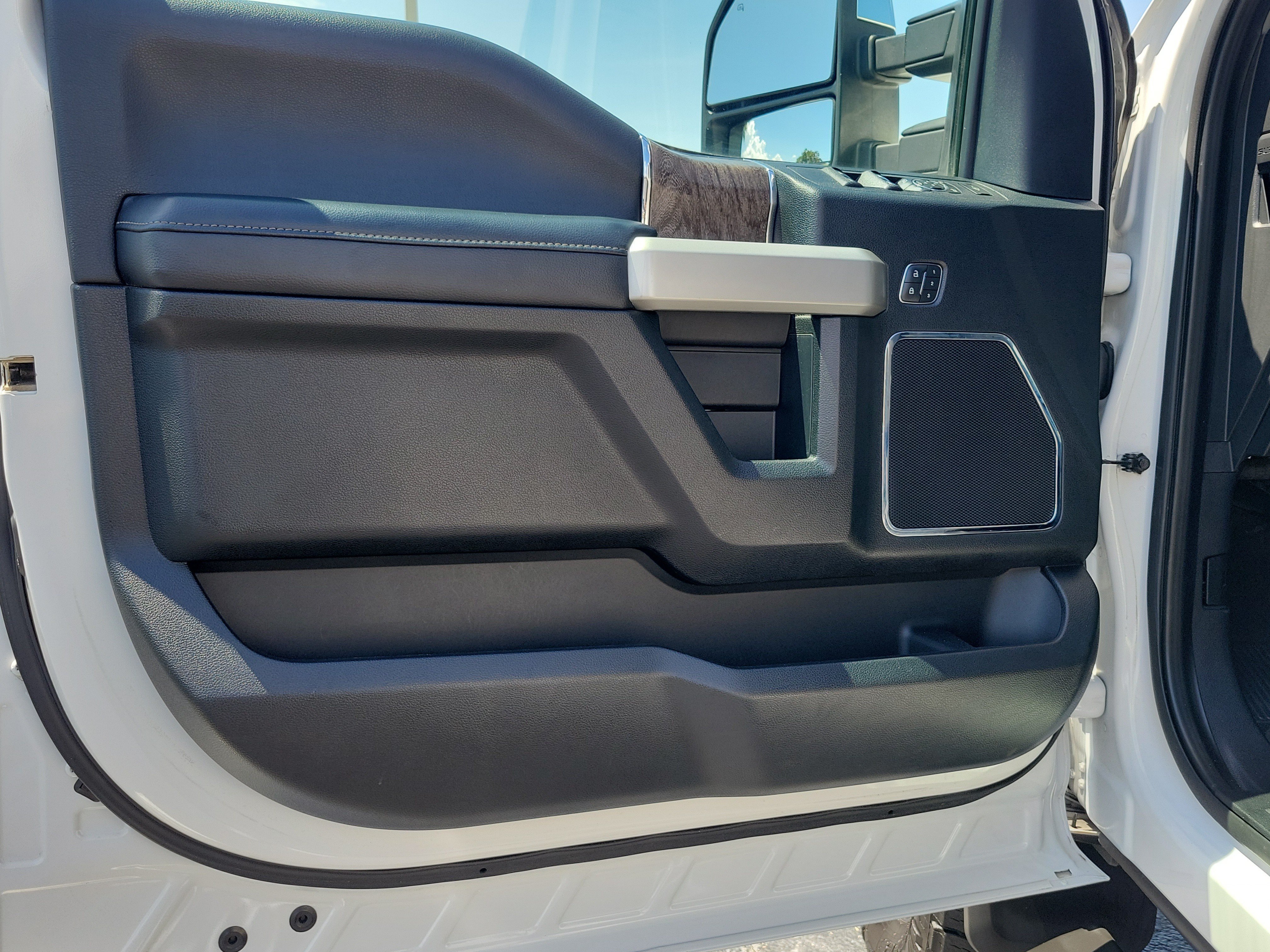 Used 2019 Ford F250 Lariat w/ Chrome Package AWD/4WD image 17