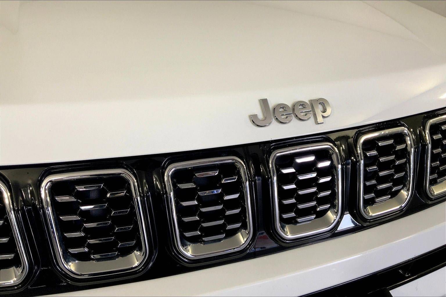 Used 2025 Jeep Compass Limited image 28