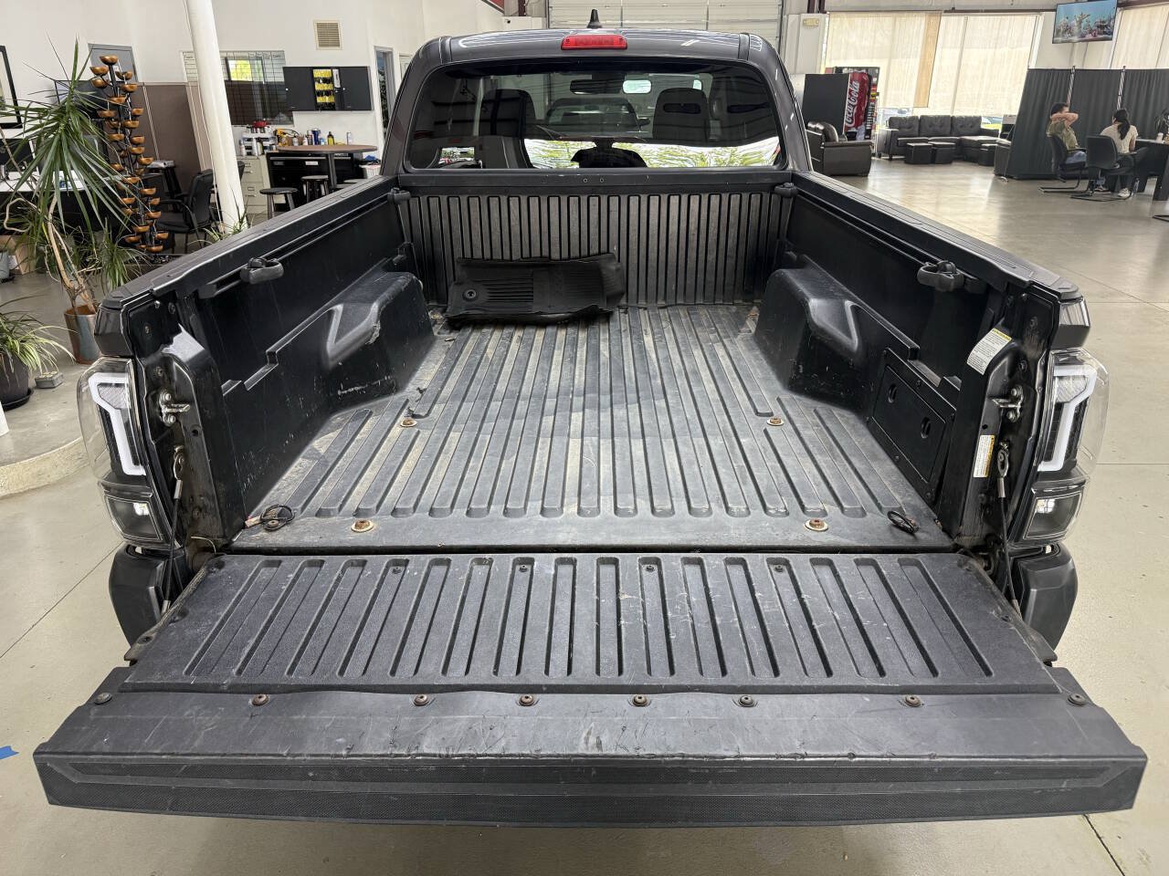 Used 2021 Toyota Tacoma SR AWD/4WD image 9