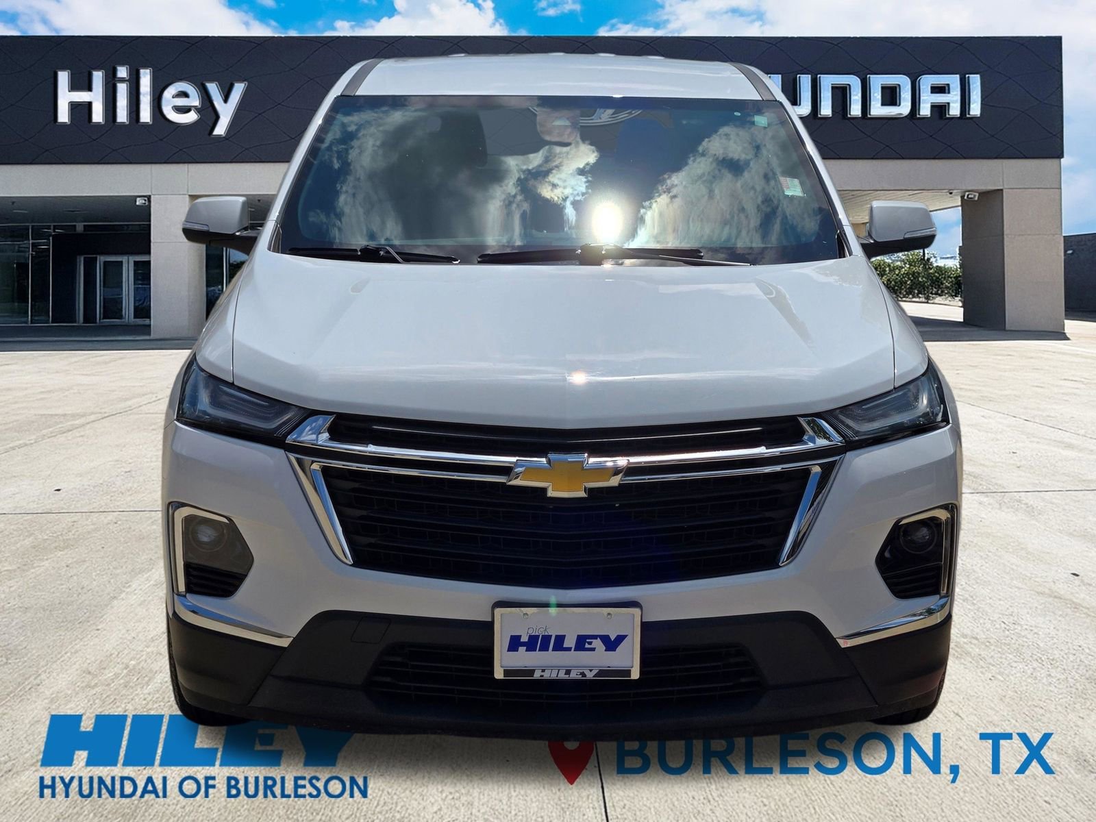 Used 2023 Chevrolet Traverse LS w/ Safety Package FWD image 6