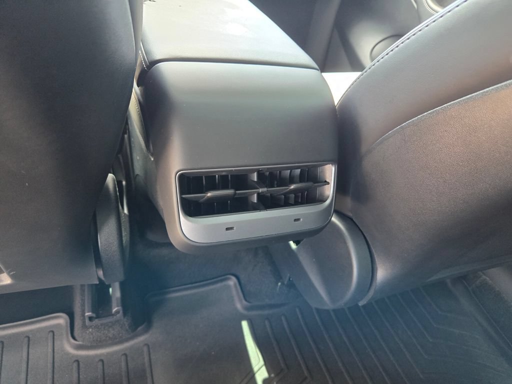 Used 2022 Tesla Model Y Long Range AWD/4WD image 8