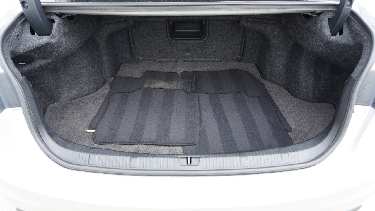 Used 2013 Toyota Avalon Limited image 32