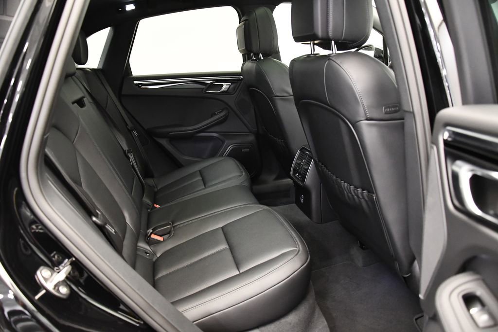 Used 2025 Porsche Macan image 54