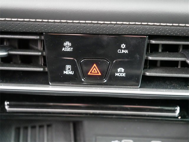 Certified 2025 Volkswagen Atlas SE image 32