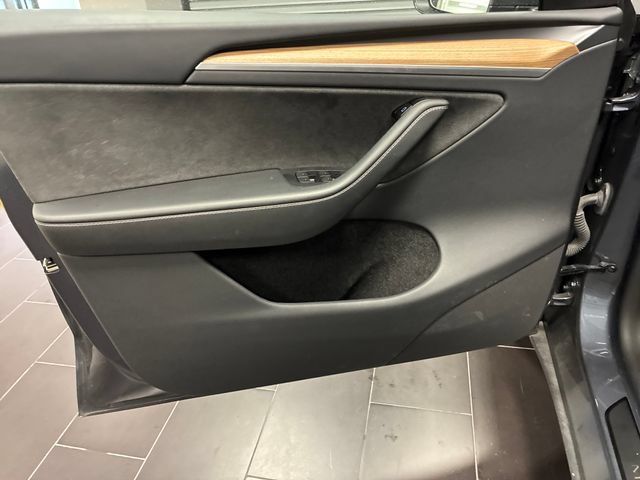 Used 2023 Tesla Model Y Long Range AWD/4WD image 10