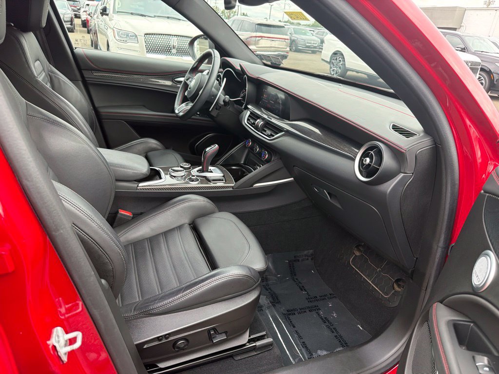 Used 2023 Alfa Romeo Stelvio Estrema AWD/4WD image 16