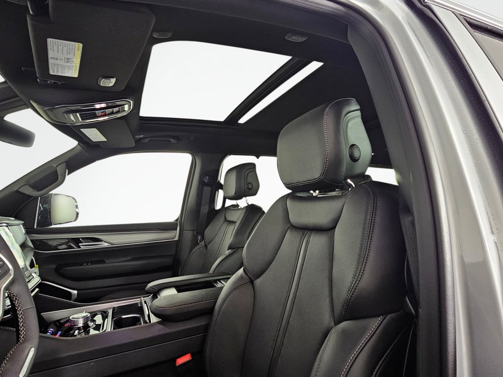 New 2026 Jeep Grand Wagoneer Limited AWD/4WD image 39