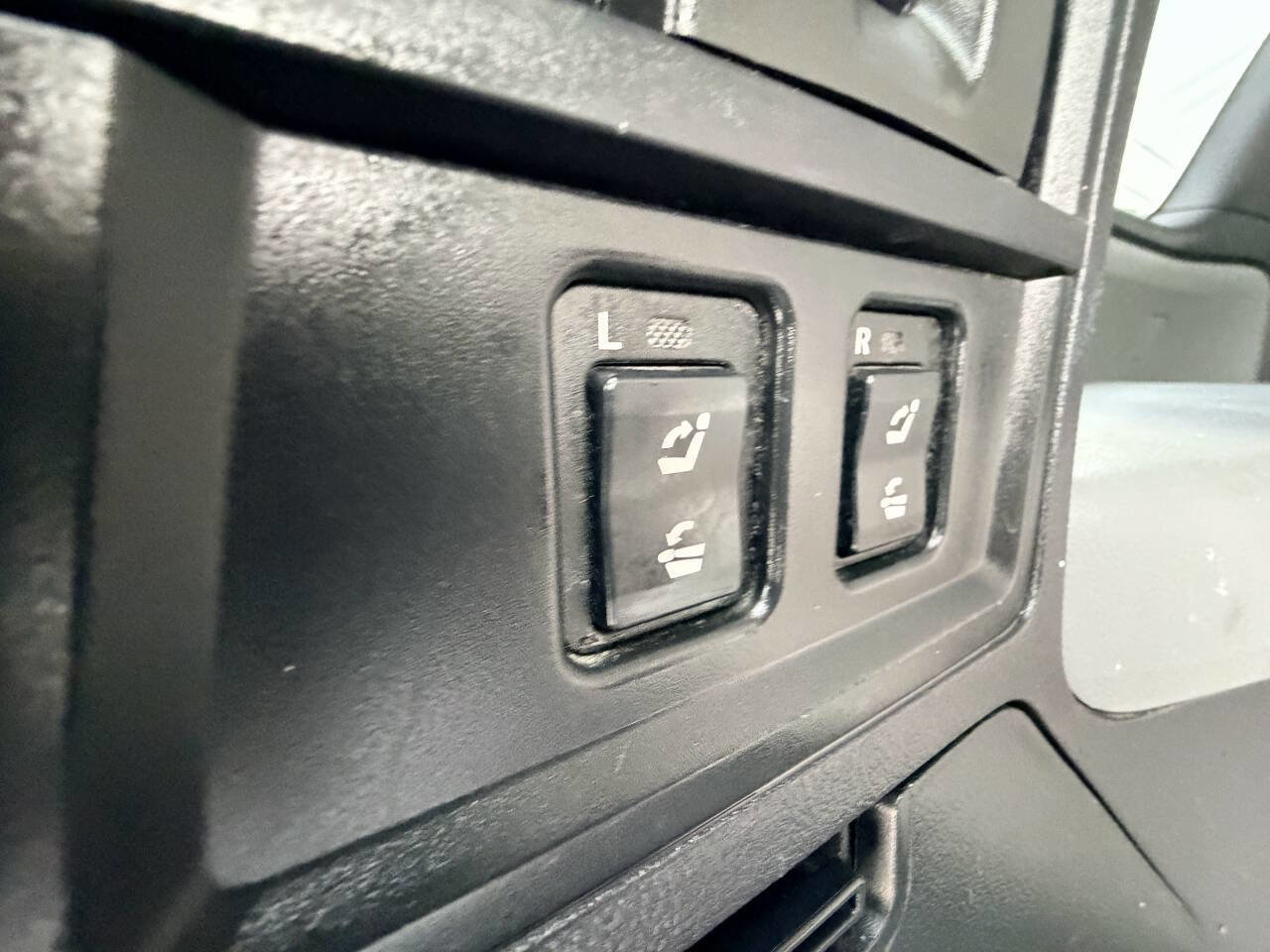 Used 2013 Toyota Sequoia SR5 w/ Premium Pkg image 32