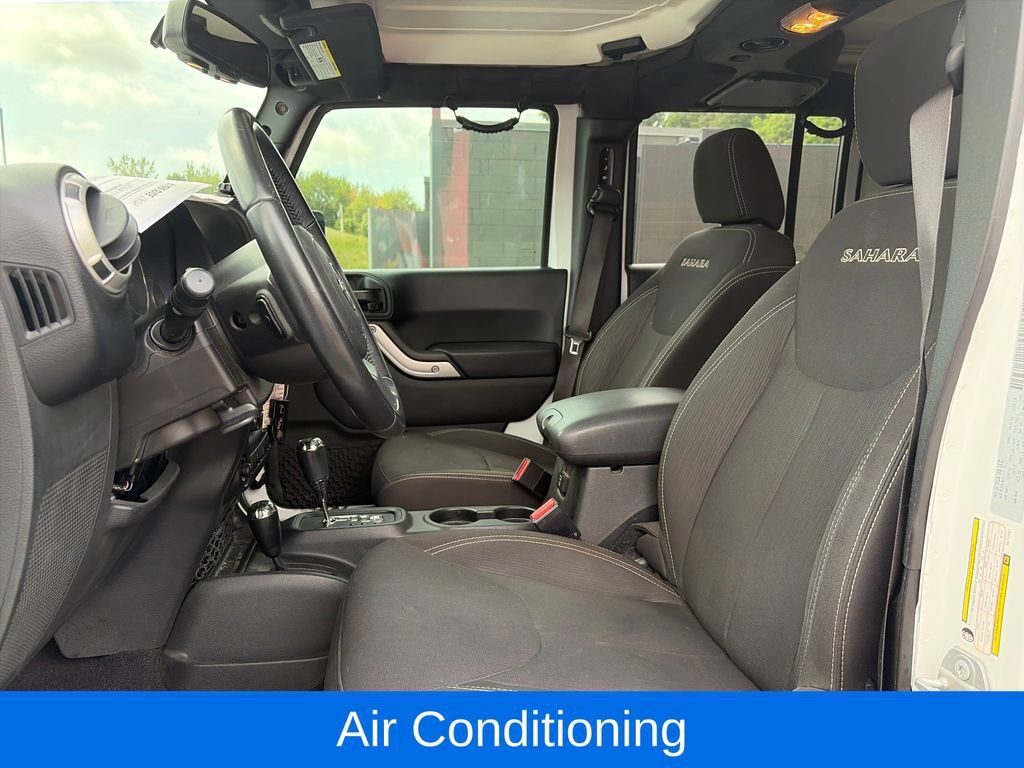 Used 2017 Jeep Wrangler Unlimited Sahara w/ Connectivity Group AWD/4WD image 15
