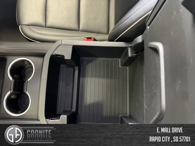 Used 2024 GMC Yukon XL SLT w/ SLT Luxury Package image 29