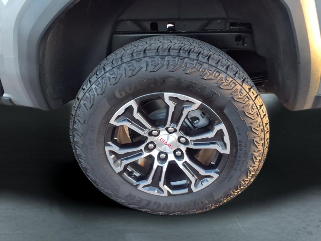 Used 2025 GMC Canyon AT4 image 12