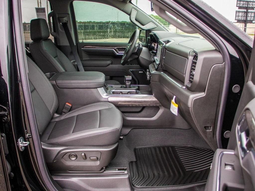 Used 2025 Chevrolet Silverado 1500 LTZ AWD/4WD image 71