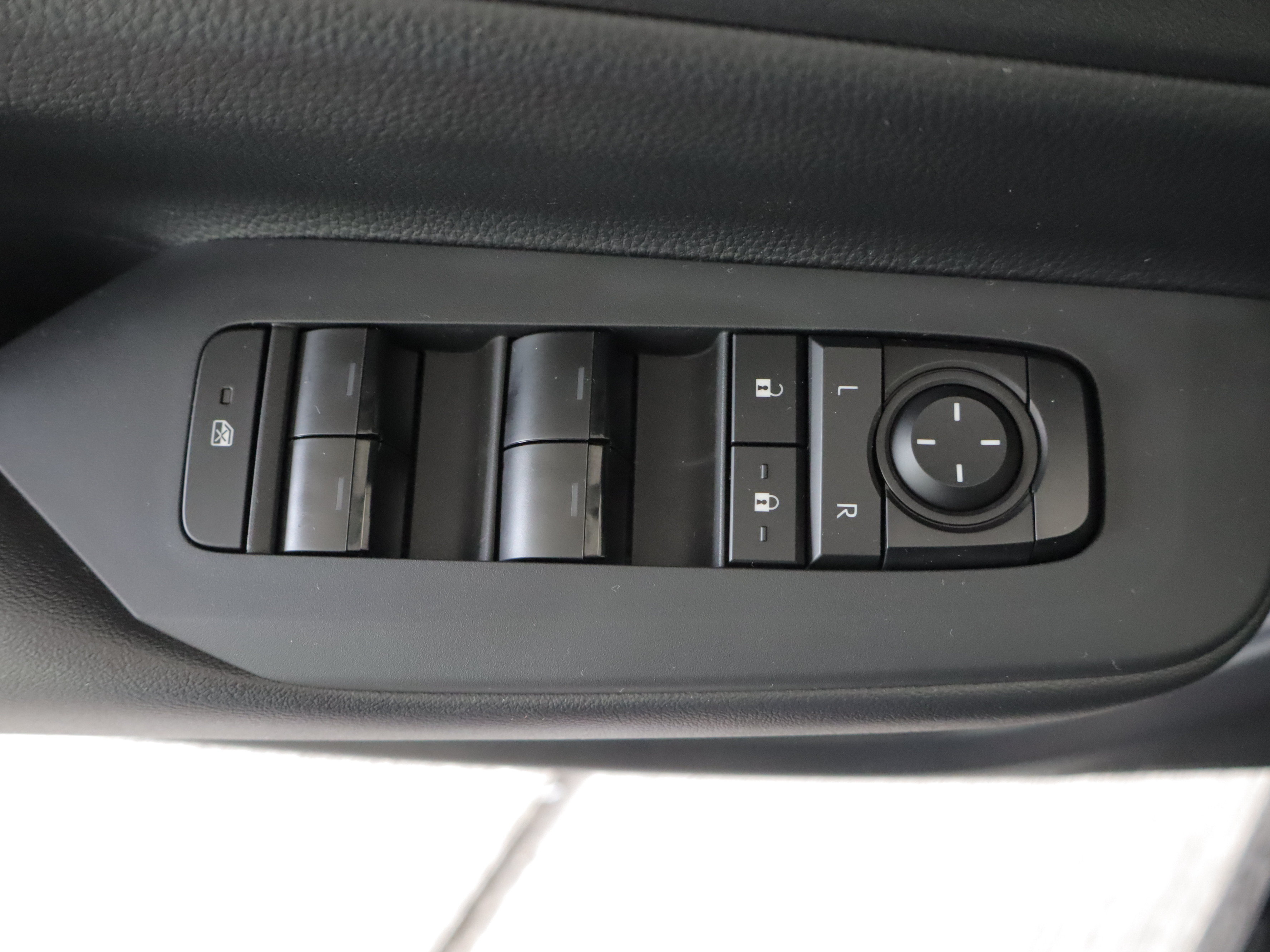 Used 2026 Toyota Prius Plug-In Hybrid FWD image 11