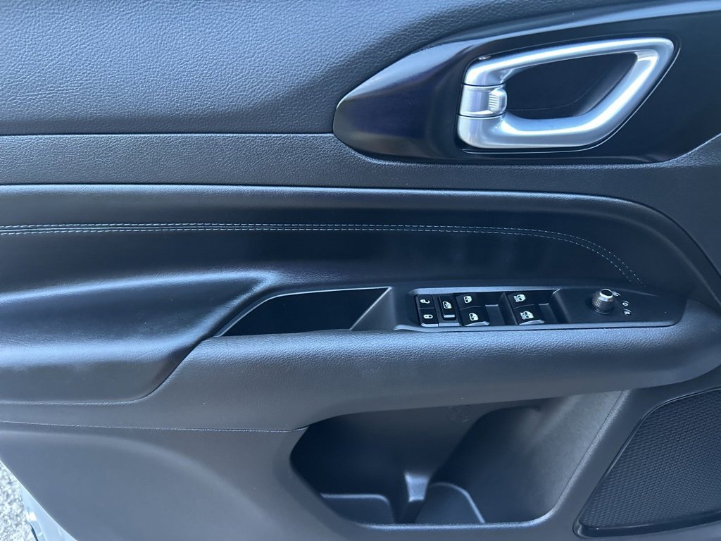 Used 2025 Jeep Compass Latitude w/ Altitude Special Edition image 11