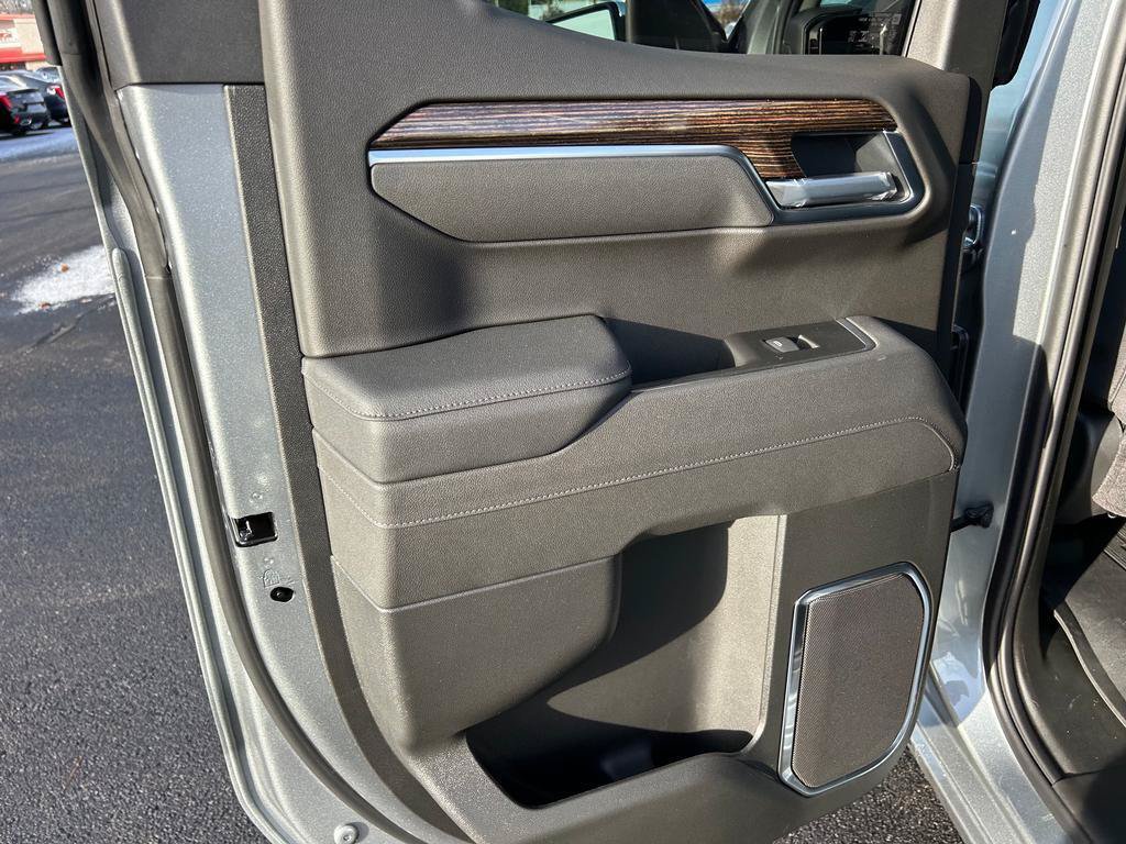 New 2026 GMC Sierra 1500 SLE w/ Preferred Package image 7