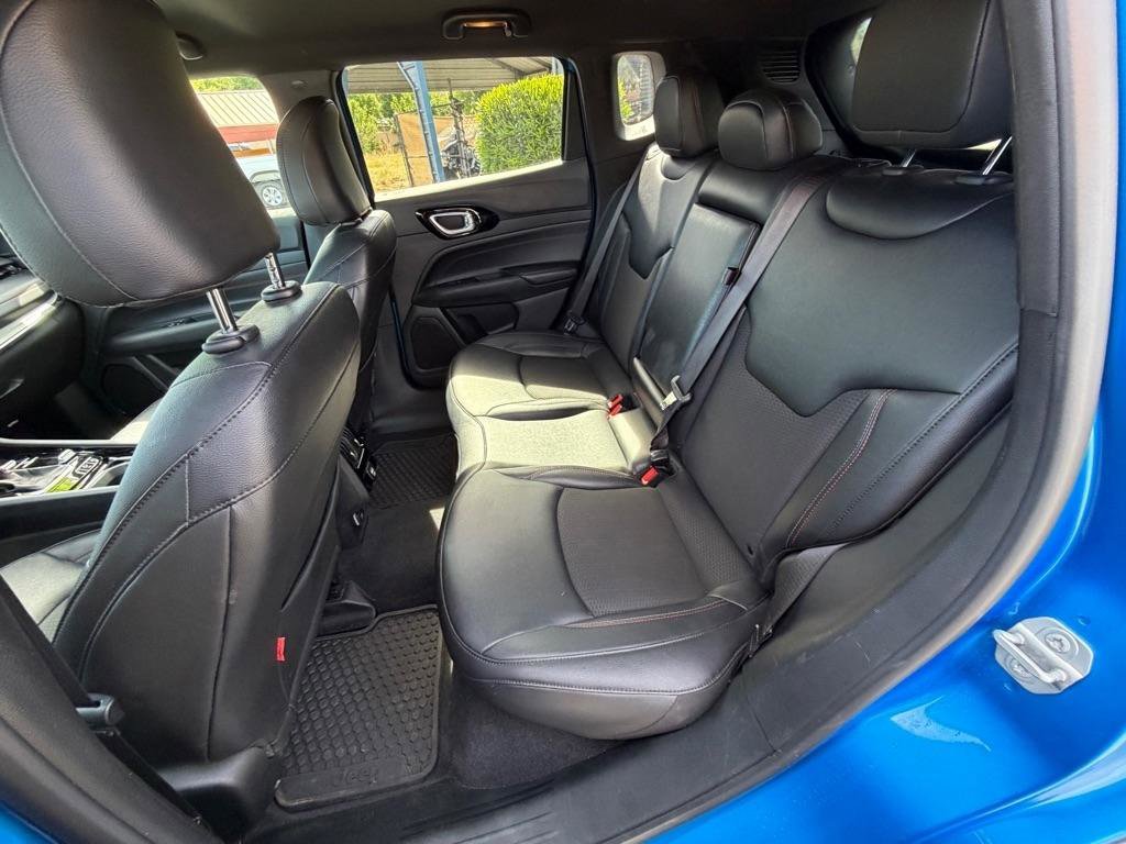 Used 2025 Jeep Compass Trailhawk AWD/4WD image 11