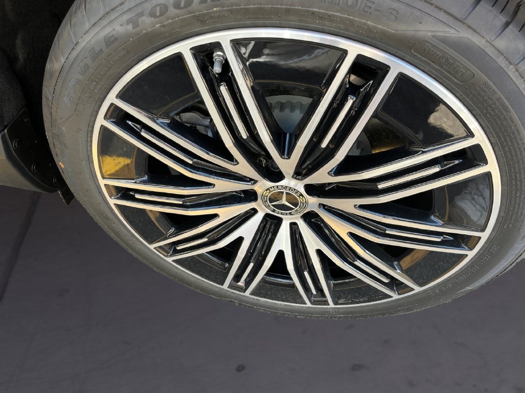 New 2026 Mercedes-Benz EQE 320 4MATIC SUV image 9