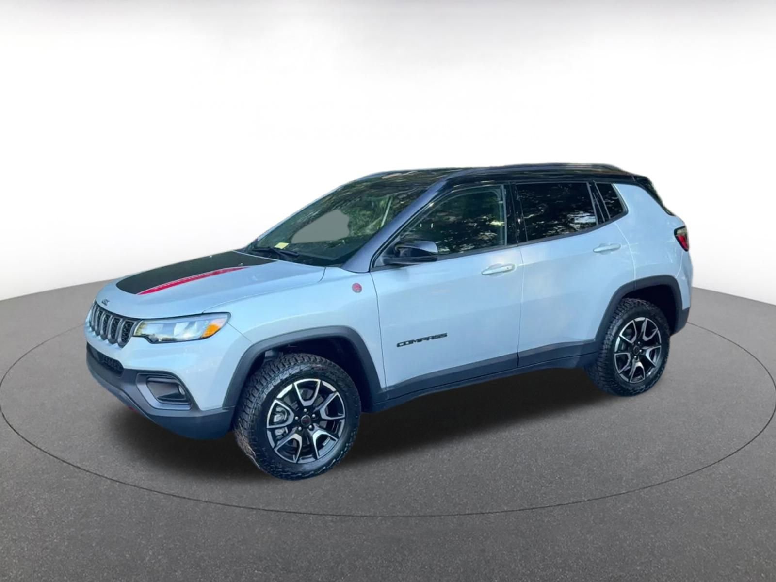 Used 2025 Jeep Compass Trailhawk image 8