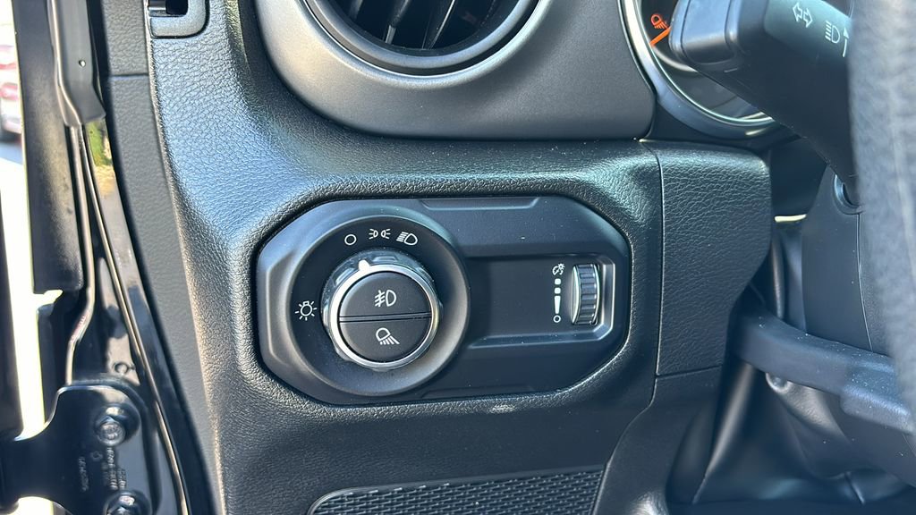 Used 2023 Jeep Gladiator Sport image 15