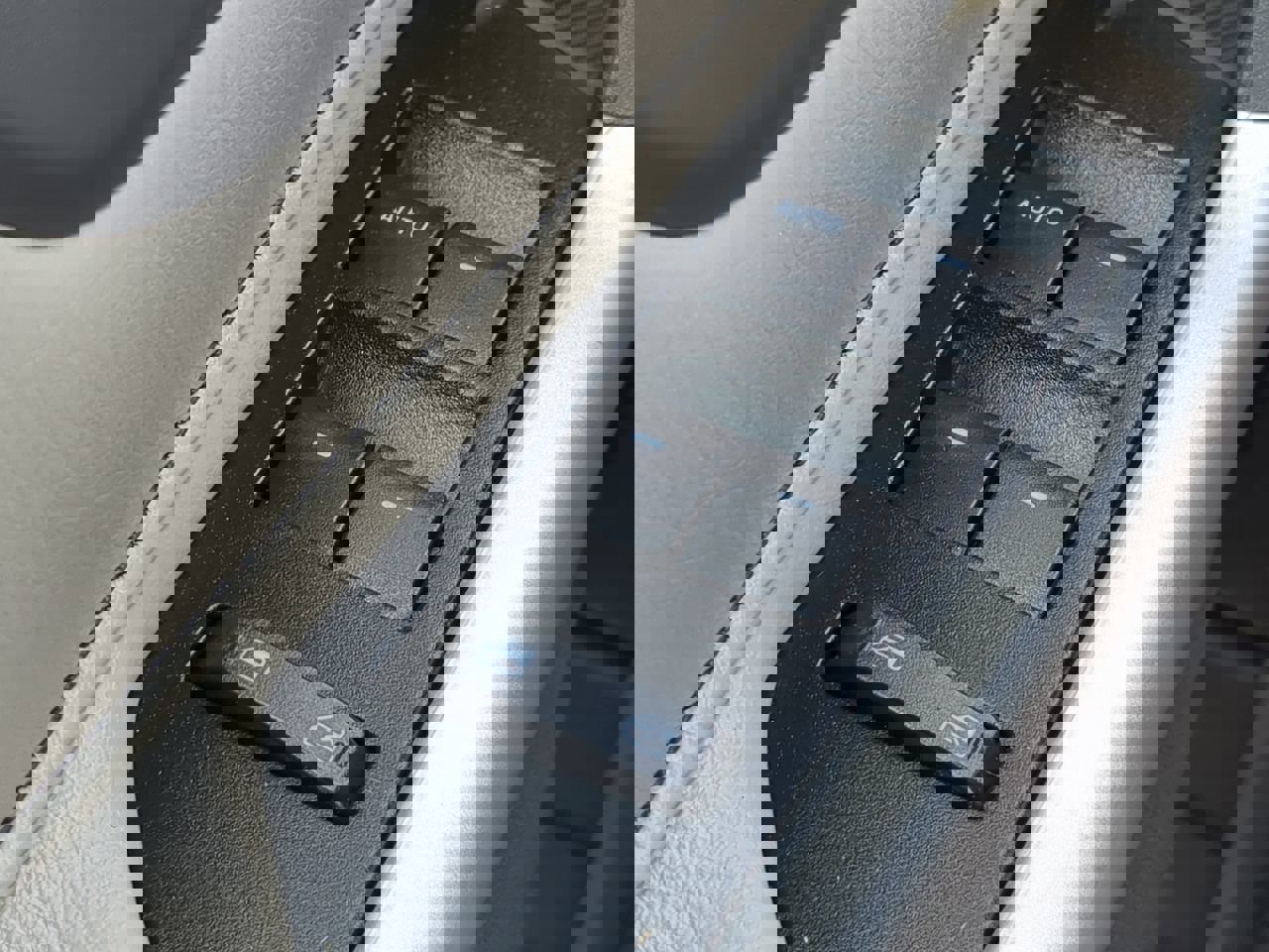 Used 2013 Ford Edge SE image 19