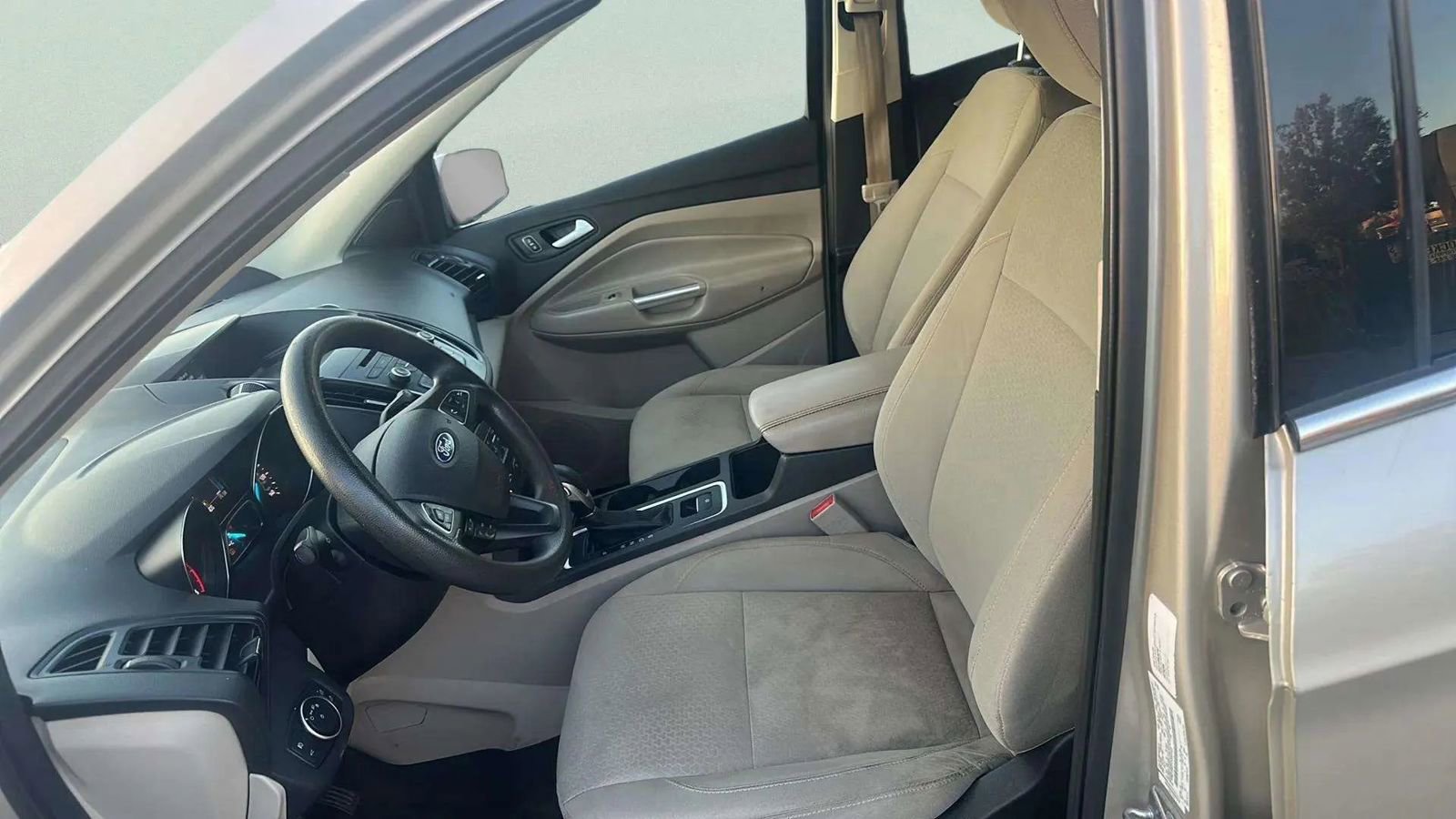 Used 2018 Ford Escape SE FWD image 21