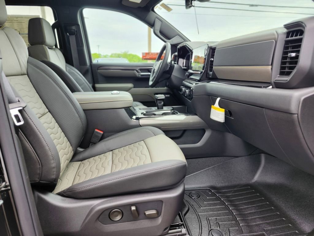 New 2026 Chevrolet Silverado 1500 ZR2 w/ Dark Appearance Package AWD/4WD image 16