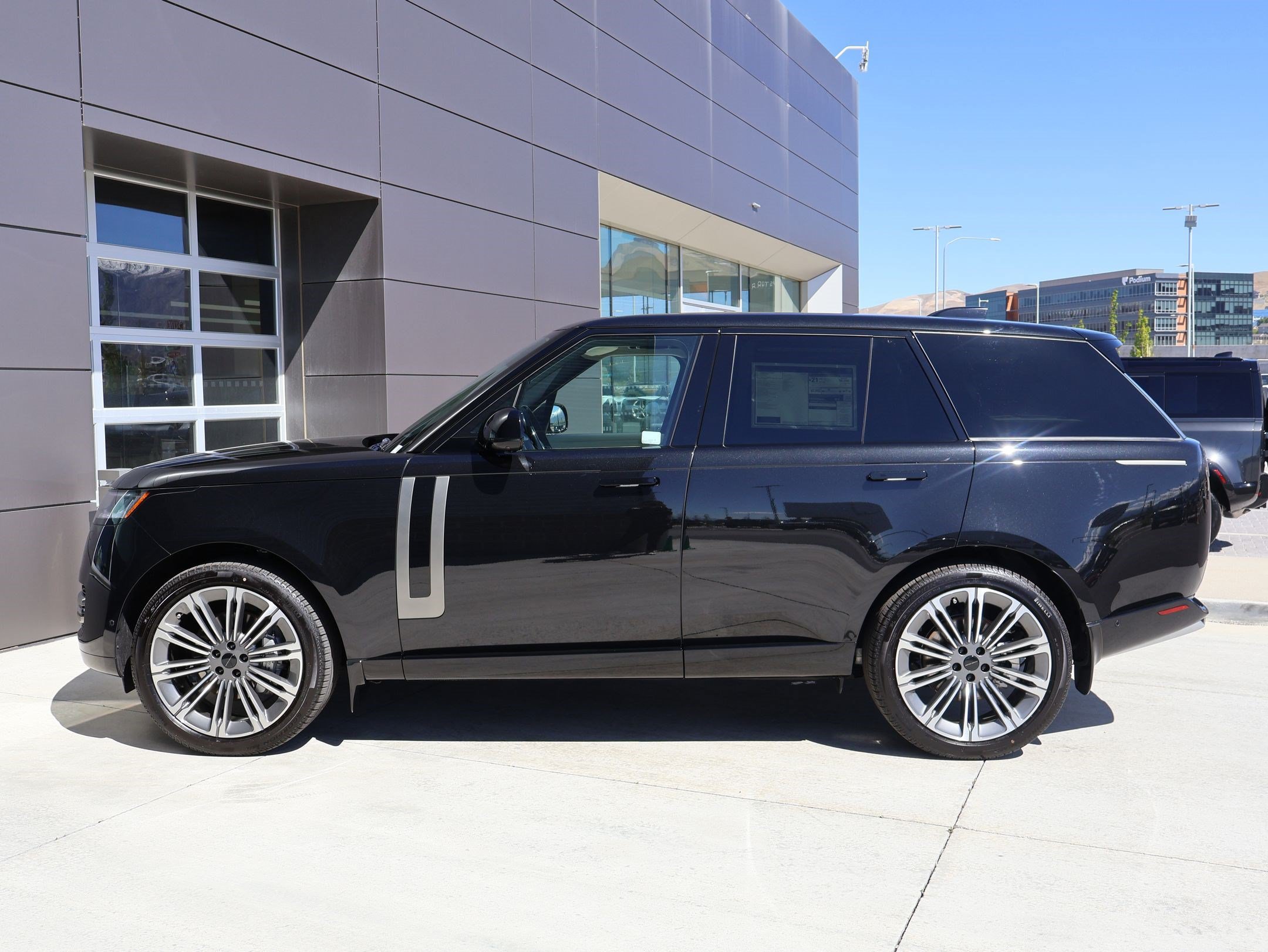 New 2026 Land Rover Range Rover SE AWD/4WD image 9
