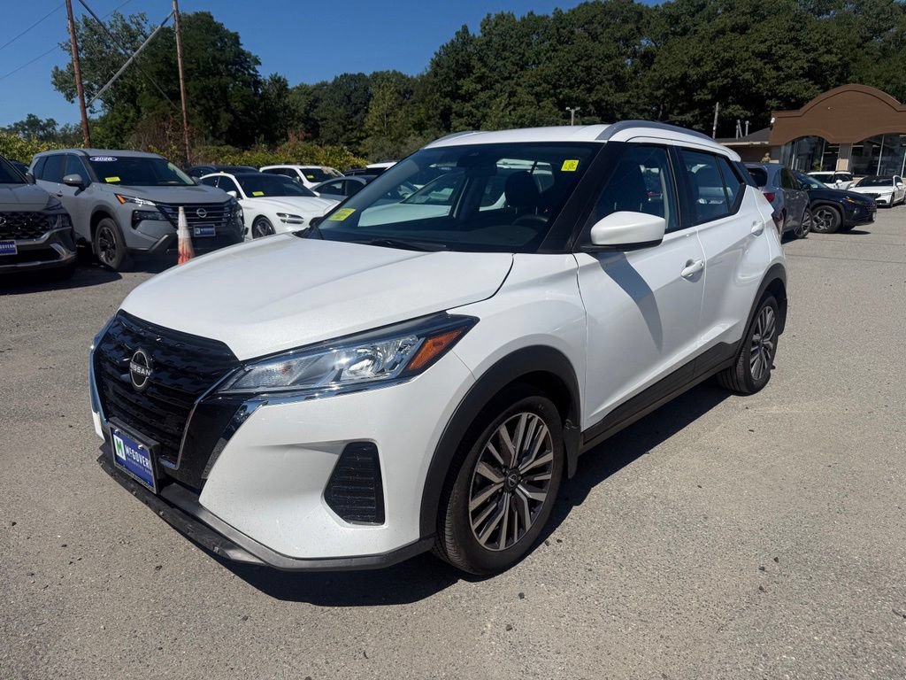 Used 2024 Nissan Kicks SV FWD image 2