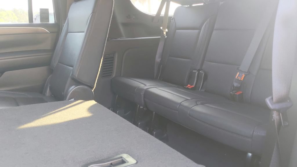 Used 2022 Chevrolet Suburban LT w/ LT Signature Plus Package RWD image 30