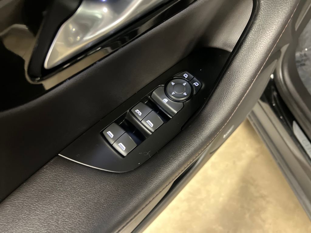 Certified 2022 Chevrolet Blazer Premier w/ Enhanced Convenience Package AWD/4WD image 15