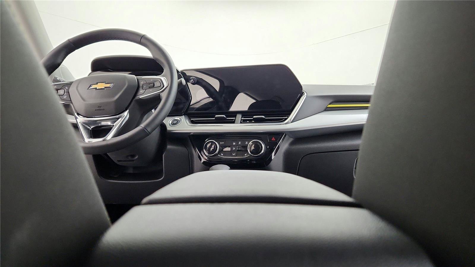 Used 2026 Chevrolet Trax LT w/ LT Convenience Package FWD image 47