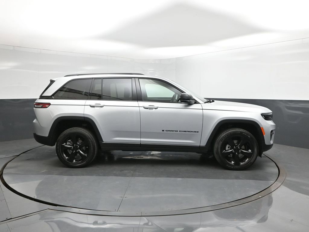 New 2025 Jeep Grand Cherokee Altitude RWD image 26
