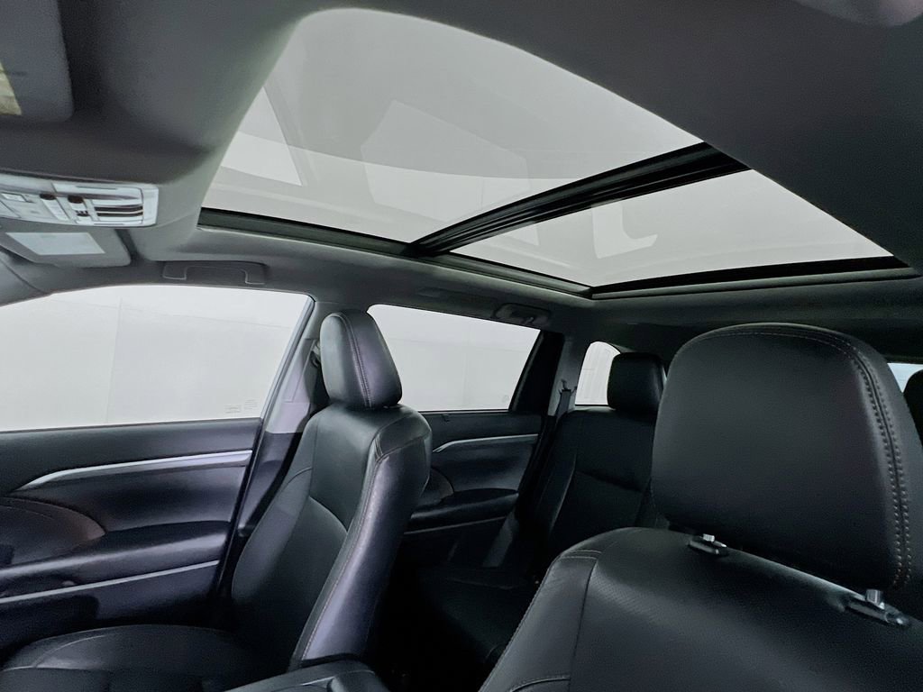 Used 2019 Toyota Highlander Limited Platinum image 22