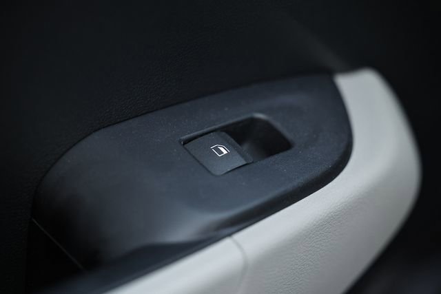 Used 2024 Hyundai Venue SEL image 24