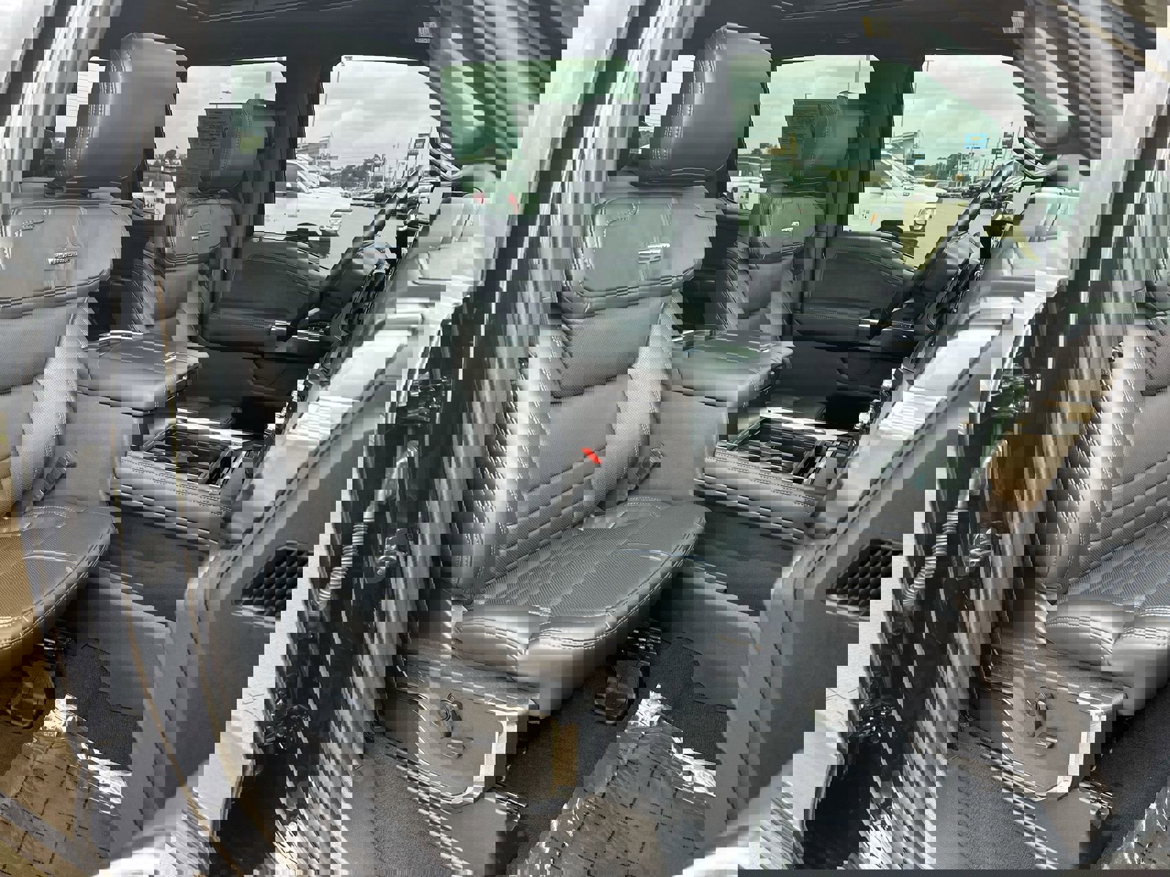 Used 2025 Ford F350 Platinum image 26