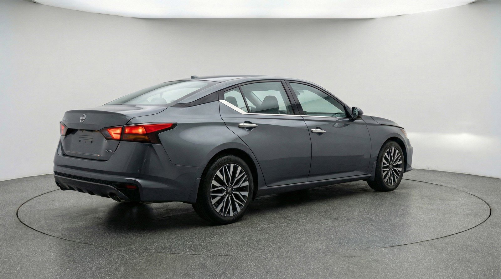 Used 2025 Nissan Altima 2.5 SV image 9