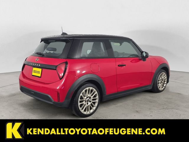 Used 2025 MINI Cooper 2-Door Hardtop image 5