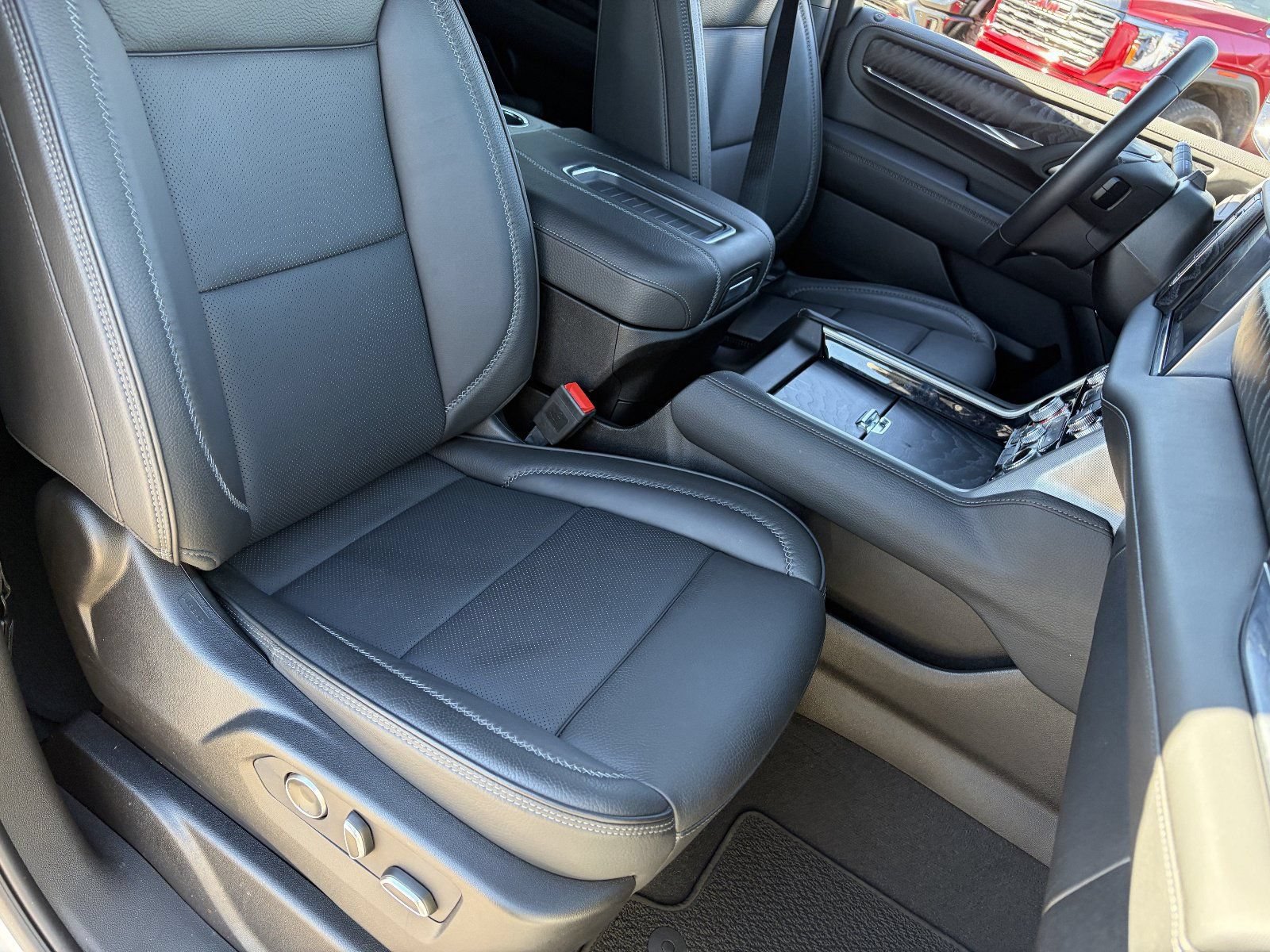 Certified 2023 GMC Yukon Denali w/ Denali Reserve Package AWD/4WD image 11