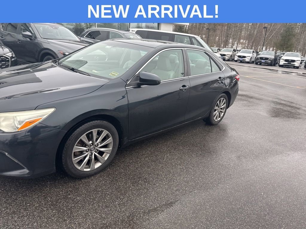 Used 2015 Toyota Camry XLE w/ Moonroof Package image 2