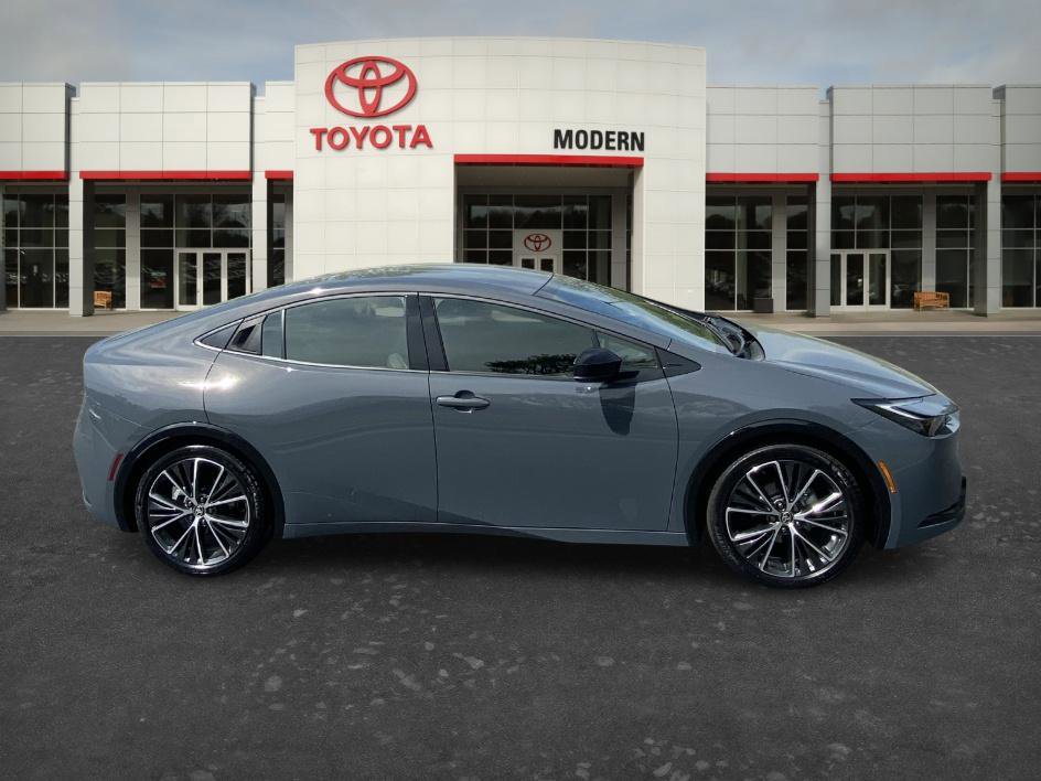 Used 2025 Toyota Prius XLE FWD image 4