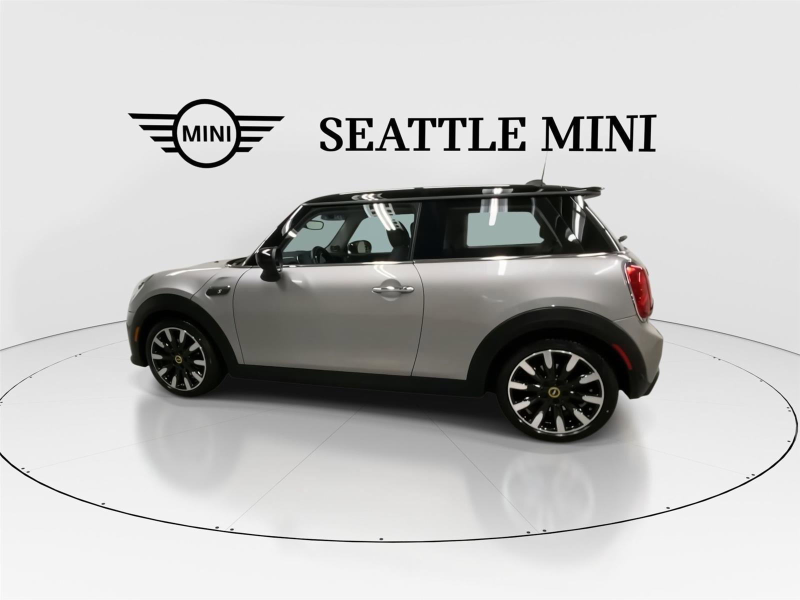 Certified 2024 MINI Cooper SE image 7