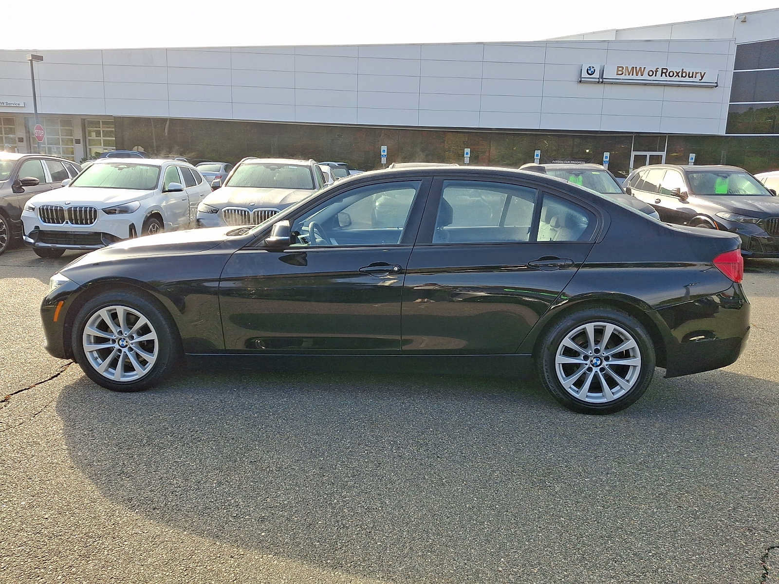 Used 2018 BMW 320i xDrive Sedan w/ Convenience Package AWD/4WD image 4