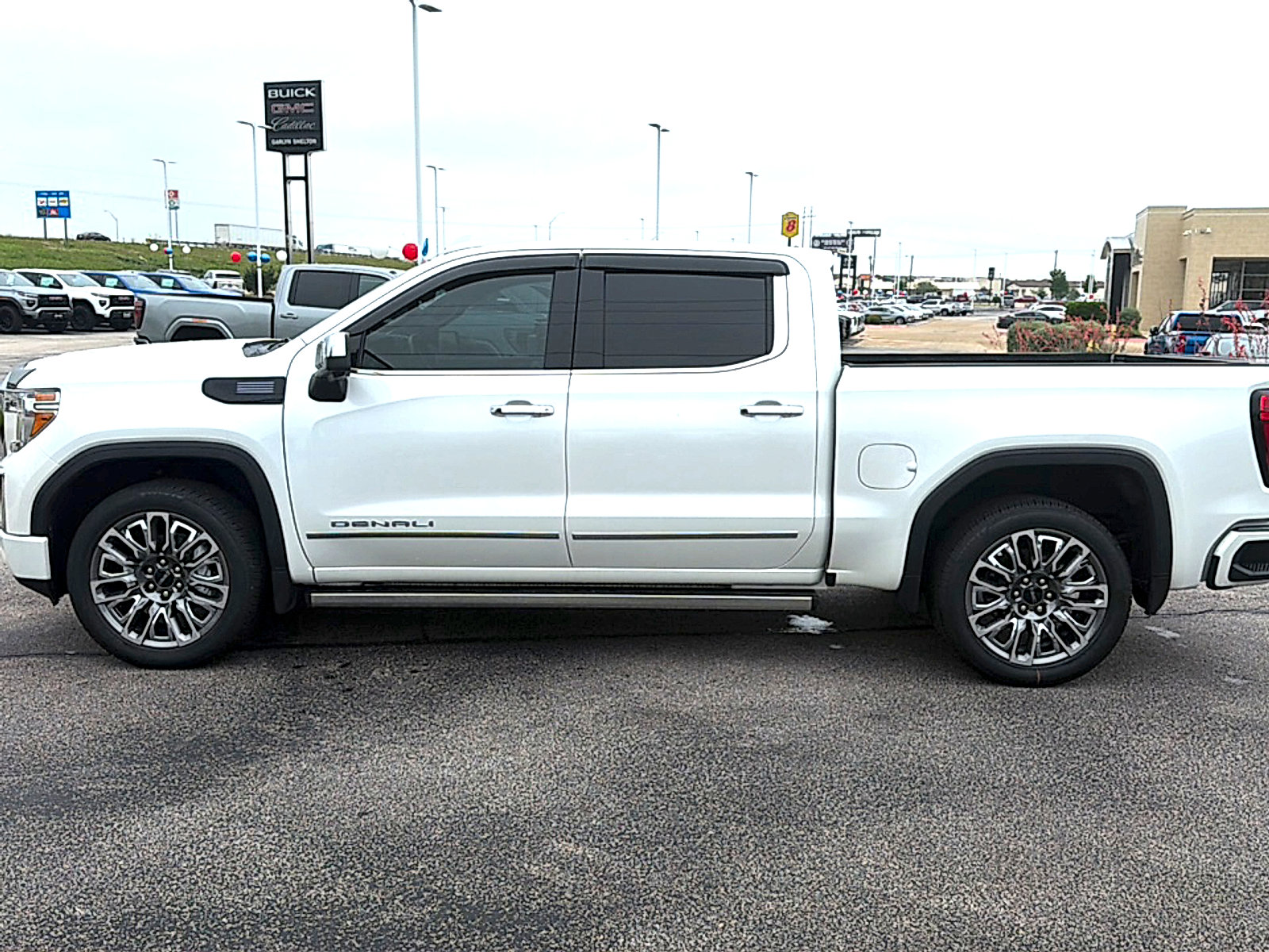 Used 2019 GMC Sierra 1500 Denali w/ Denali Ultimate Package AWD/4WD image 4