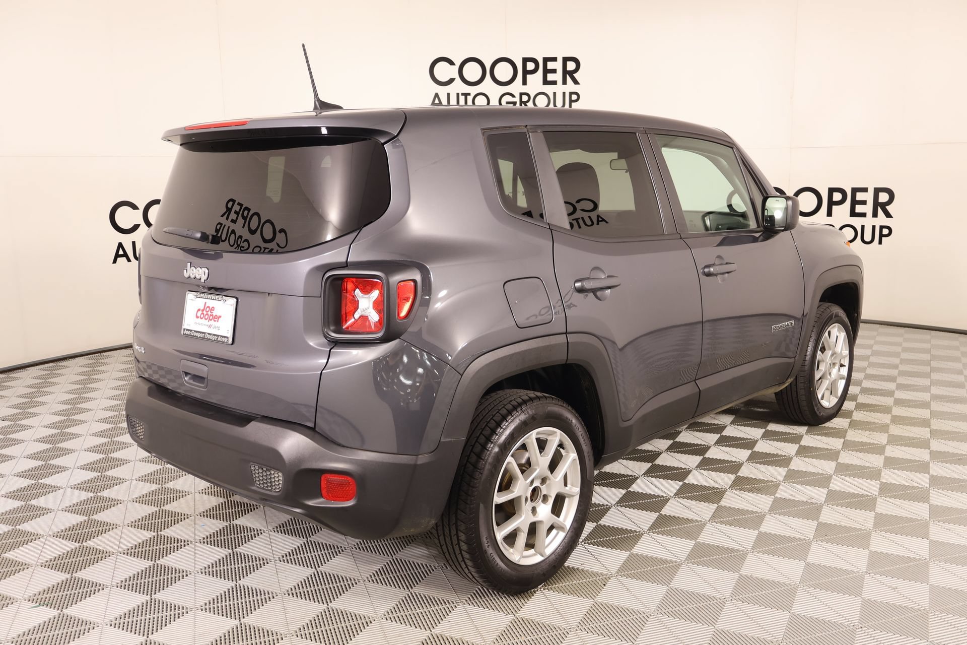 Used 2023 Jeep Renegade Latitude AWD/4WD image 21