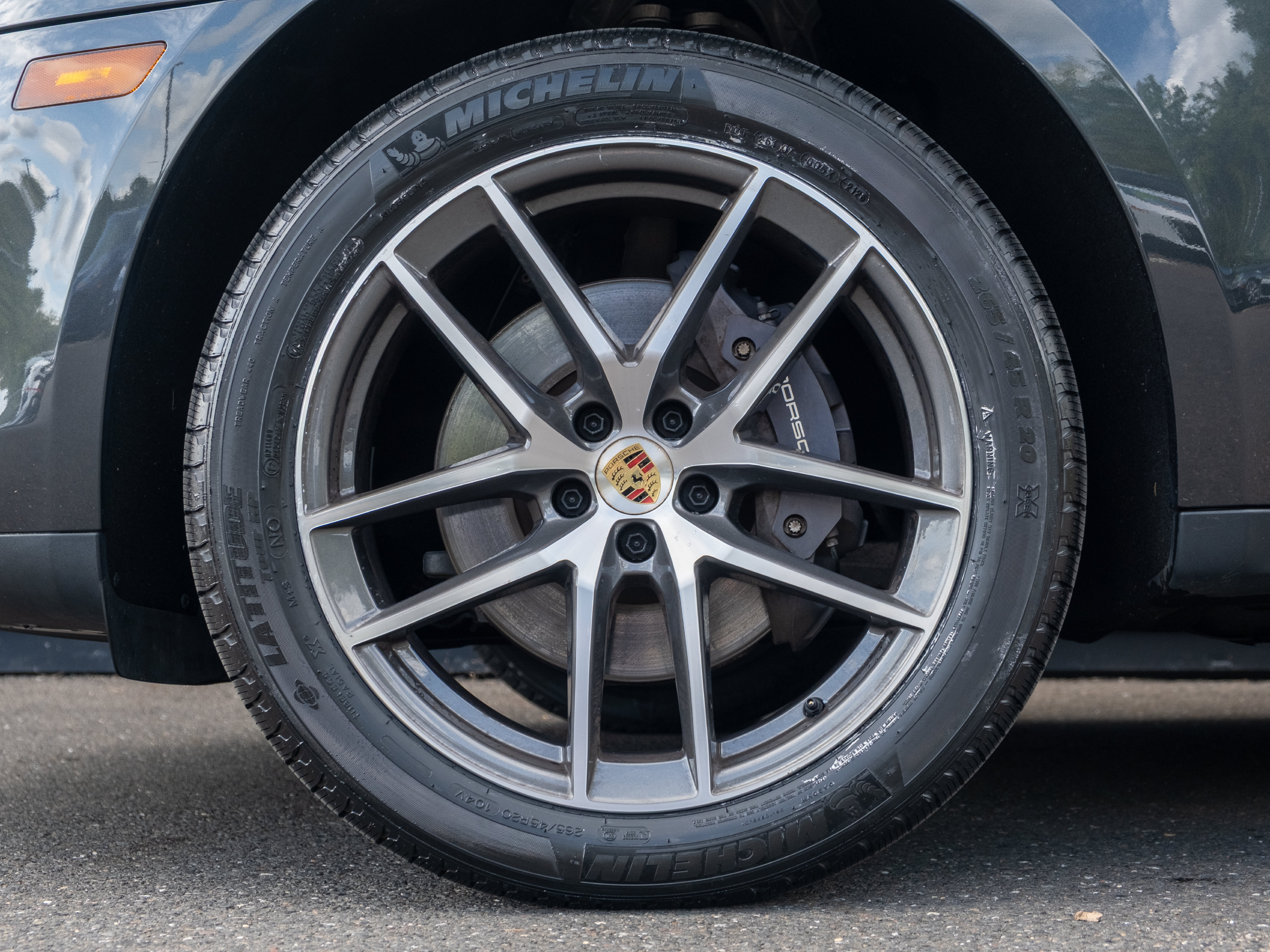 Certified 2023 Porsche Macan AWD/4WD image 12