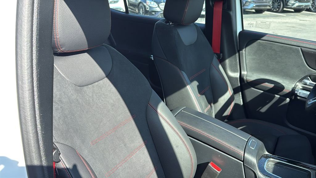 Certified 2025 Mercedes-Benz GLB 35 AMG 4MATIC image 12