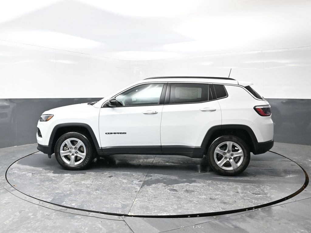 Used 2024 Jeep Compass Latitude image 10