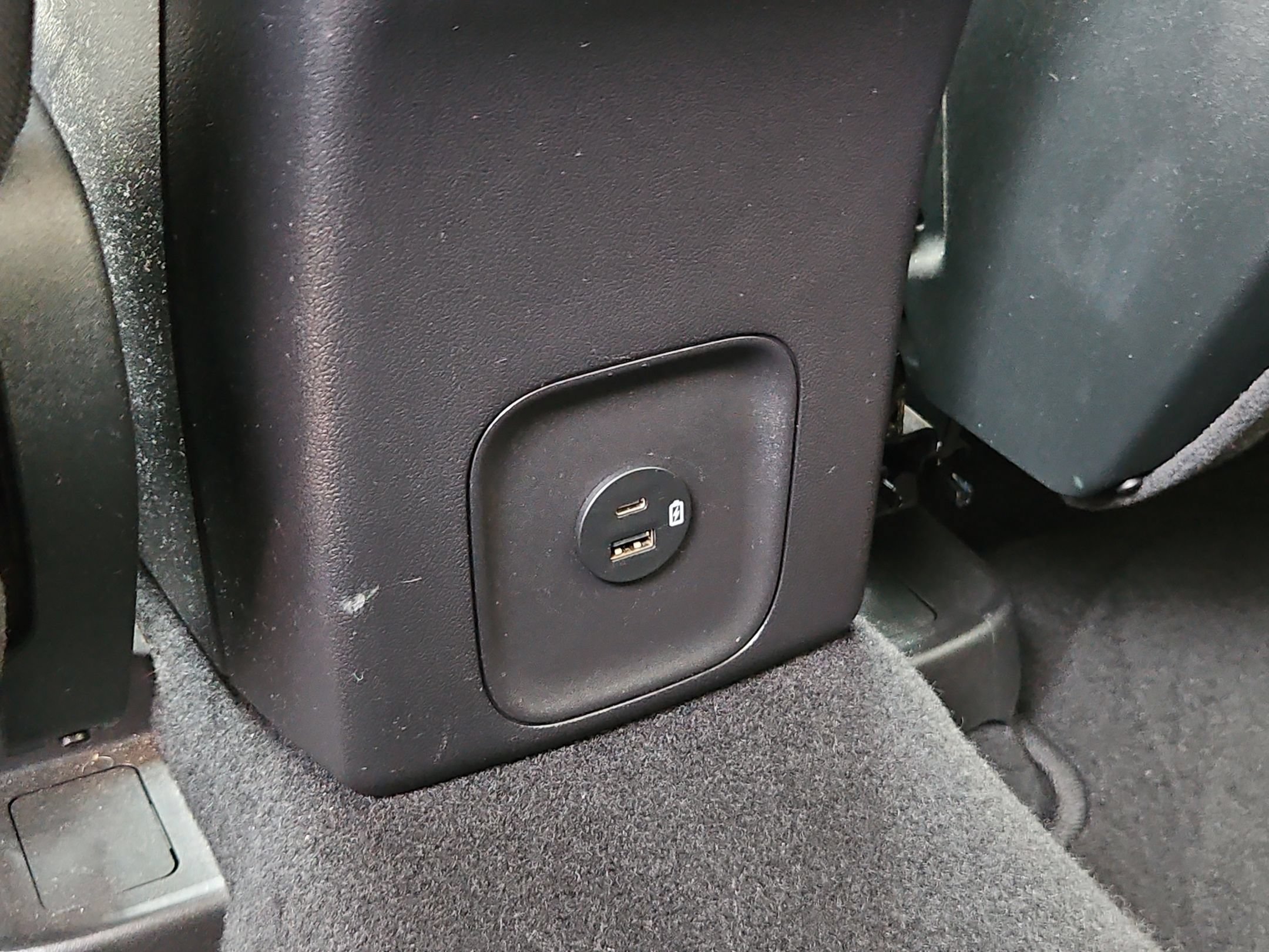 Used 2022 Ford Escape SE w/ SE Sport Appearance Package FWD image 22