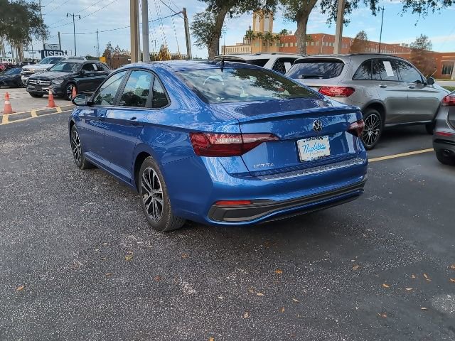 Used 2022 Volkswagen Jetta Sport image 4