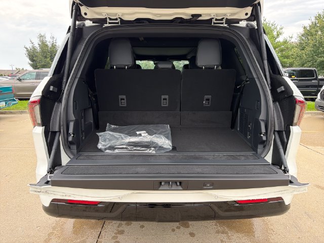New 2027 Lincoln Navigator Reserve w/ Jet Appearance Package AWD/4WD image 8
